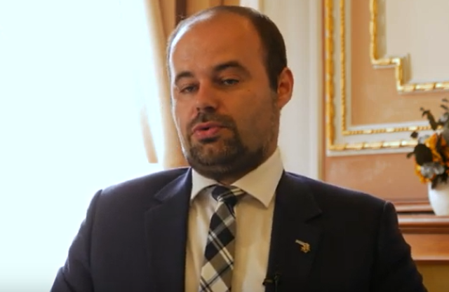 Cristian Popa (BNR): Trebuie să primim undițe, nu pește 3 Trebuie să primim undițe | MyTex.ro