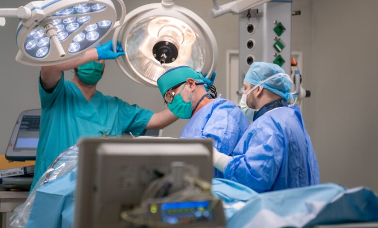 Trei stimulatoare cardiace implantate în patru ore, la un spital din Brașov 3 Trei stimulatoare cardiace implantate în patru ore | MyTex.ro