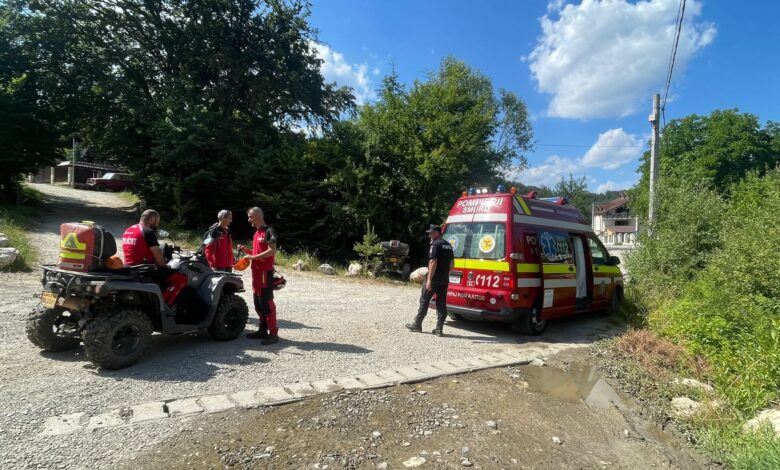 Fată mușcată de câine, în Masivul Piatra Mare! Au intervenit salvamontiști din județul Brașov 3 Fată mușcată de câine - Salvamont Săcele