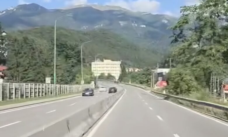 Șofer filmat în timp ce circula pe contrasens, pe DN 1, în zona stațiunii Sinaia (video) 3 DN 1 - contrasens