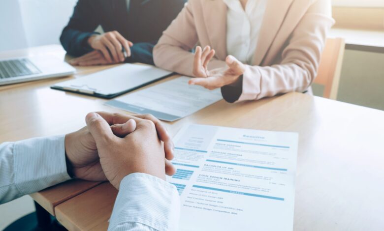 Cum să te îmbraci pentru un interviu de angajare? Recomandările AI 3 Interviu | MyTex.ro