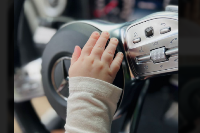 Un copil de 10 ani, prins la volanul unui autoturism 3 Un copil de 10 ani | MyTex.ro