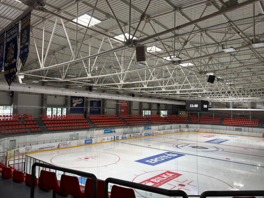 În aşteptarea noului sezon. Patinoarul Olimpic e pregătit - Galerie FOTO 14 În aşteptarea noului sezon | MyTex.ro