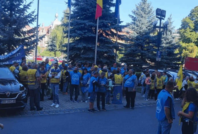 Proteste în fața Prefecturii Brașov | MyTex.ro