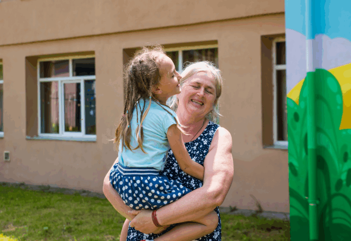 Doar unul din trei copii cu părinți plecați la muncă în străinătate își revede familia în această vară 3 Doar unul din trei copii cu părinți plecați la muncă în străinătate își revede familia în această vară | MyTex.ro