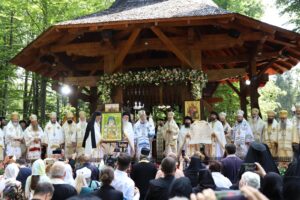 Sfântul Serafim cel Răbdător de la Sâmbăta de Sus a fost canonizat | MyTex.ro