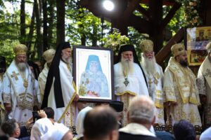Sfântul Serafim cel Răbdător de la Sâmbăta de Sus a fost canonizat | MyTex.ro
