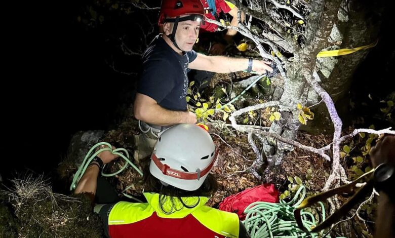 Ultima oră. Salvamontiști din județul Brașov intervin pentru recuperarea unui bărbat epuizat și deshidratat, surprins de noapte pe munte 3 Salvamontiști | MyTex.ro