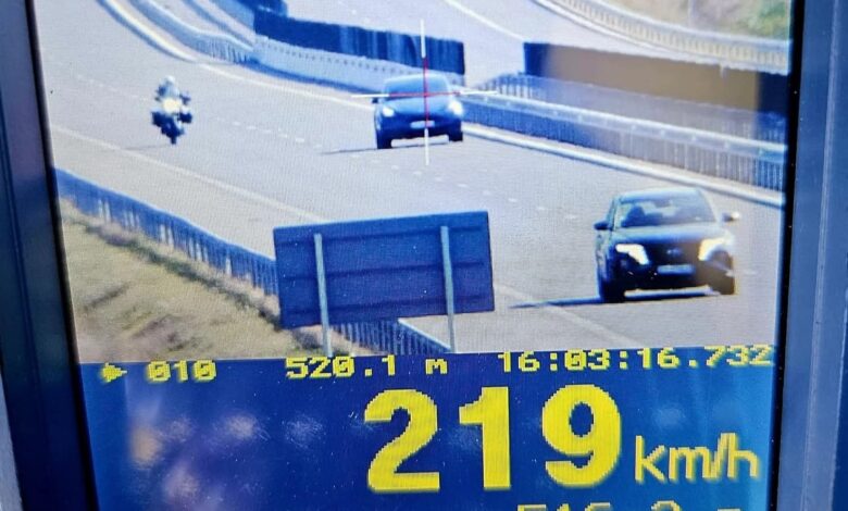 Șofer înregistrat de radar cu 219 km/h, în județul Brașov / „Pentru cârcotași..." 3 Șofer | MyTex.ro