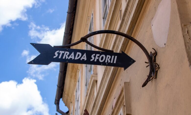 Poliția Locală: Brașovul nu are nevoie de noi „semnături” pe ziduri / Ce a pățit o turistă care și-a lăsat „amprenta” pe Strada Sforii 3 Poliția Locală | MyTex.ro