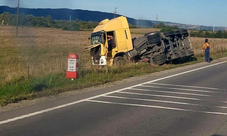 Cisternă cu acid sulfuric, scăpată de sub control, pe DN 1, în județul Brașov, după explozia unei roți! Circulație deviată temporar! 3 Cisternă | MyTex.ro