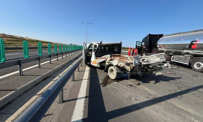 Accident tragic pe autostrada A1! Trei muncitori cu vârste între 19 și 37 de ani au fost loviți mortal de o autocisternă 3 Accident A1