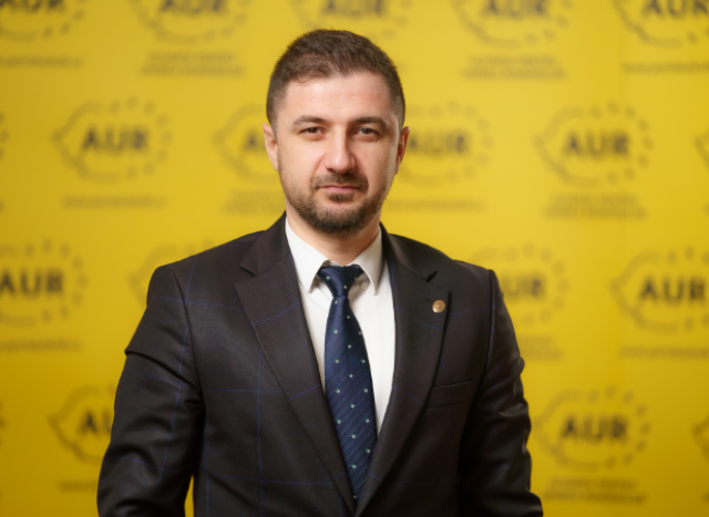 AUR îl ameninţă cu suspendarea pe Nicuşor Dan 3 AUR | MyTex.ro