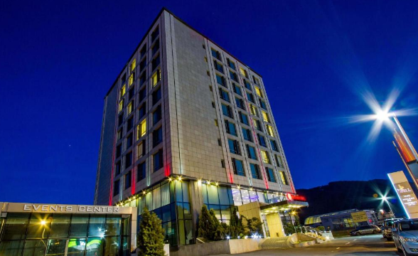Ce mai e cu Hotelul ex-Ramada din Brașov / La fel și o vilă considerată bijuterie arhitecturală 7 Ce mai e cu Hotelul ex-Ramada | MyTex.ro