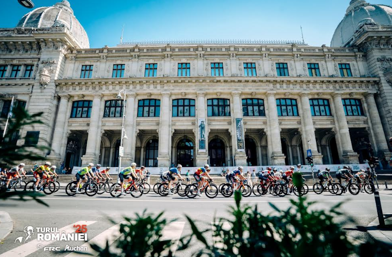 Turul României s-a terminat cu o adevărată sărbătoare ciclistă în centrul Capitalei 16 | MyTex.ro