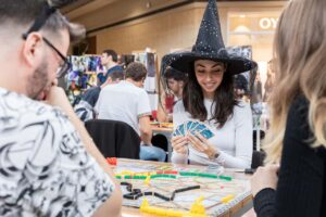 Dracula Fantasy Con 2025 aduce magia fanteziei la Brașov, cu competiții de gaming,board games, cosplay și artiști vizuali 23 Dracula | MyTex.ro