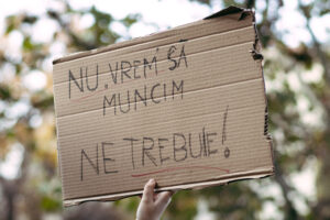 Studenții de la UNITBV protestează din nou în stradă (video) 20 Studenții de la UNITBV | MyTex.ro