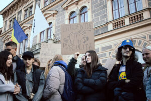 Studenții de la UNITBV protestează din nou în stradă (video) 19 Studenții de la UNITBV | MyTex.ro