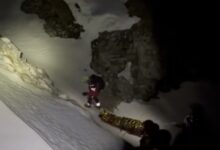 Șocant... Minorul găsit de meteorologul de la Stația Omu fusese lăsat de părinți să continue singur traseul pe munte, deși au fost 5 accidente mortale în ultimele 2 săptămâni / Salvamont: Băiatul este rănit la coloană și nu se poate mișca (video) 5 Geamurile | MyTex.ro