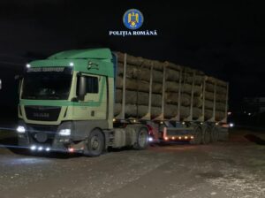 TIR încărcat cu lemne, confiscat de polițiștii brașoveni 1 TIR | MyTex.ro