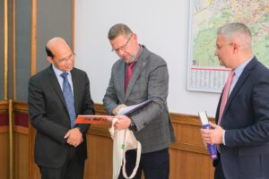 Noul ambasador al Indiei | MyTex.ro