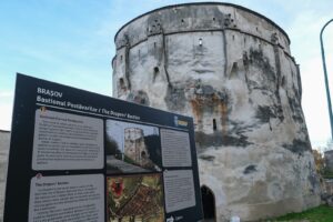 Încep lucrările de restaurare a Bastionului Postăvarilor | MyTex.ro