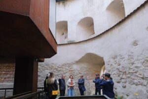 Încep lucrările de restaurare a Bastionului Postăvarilor | MyTex.ro