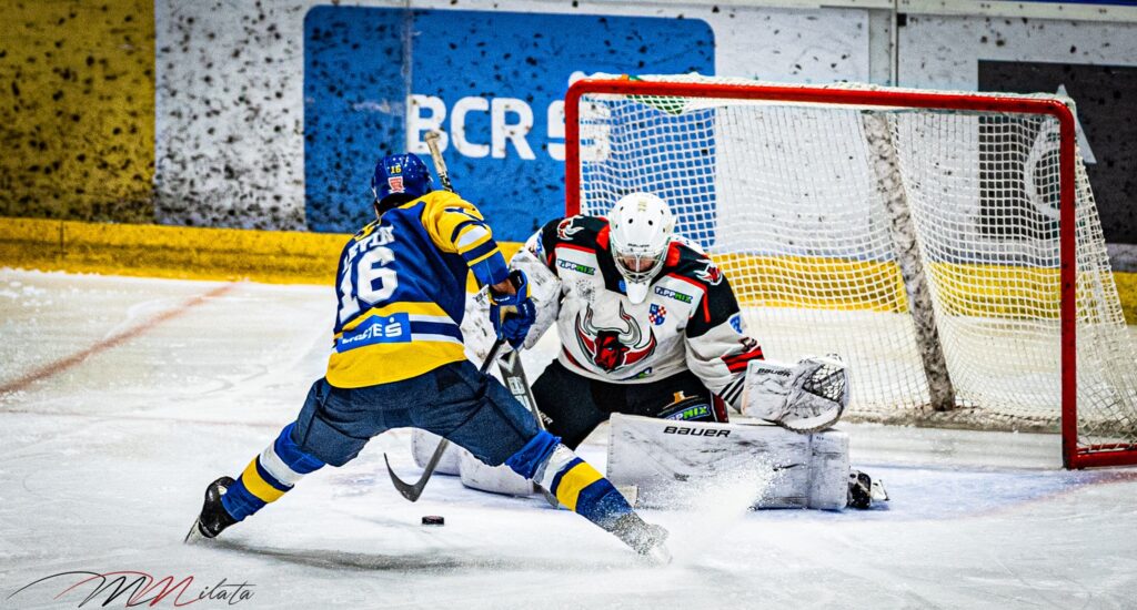 Corona Braşov, succes la scor cu Dunaujvaros. 9 goluri şi spectacol total la Patinoarul Olimpic. VIDEO 3 Corona Braşov | MyTex.ro