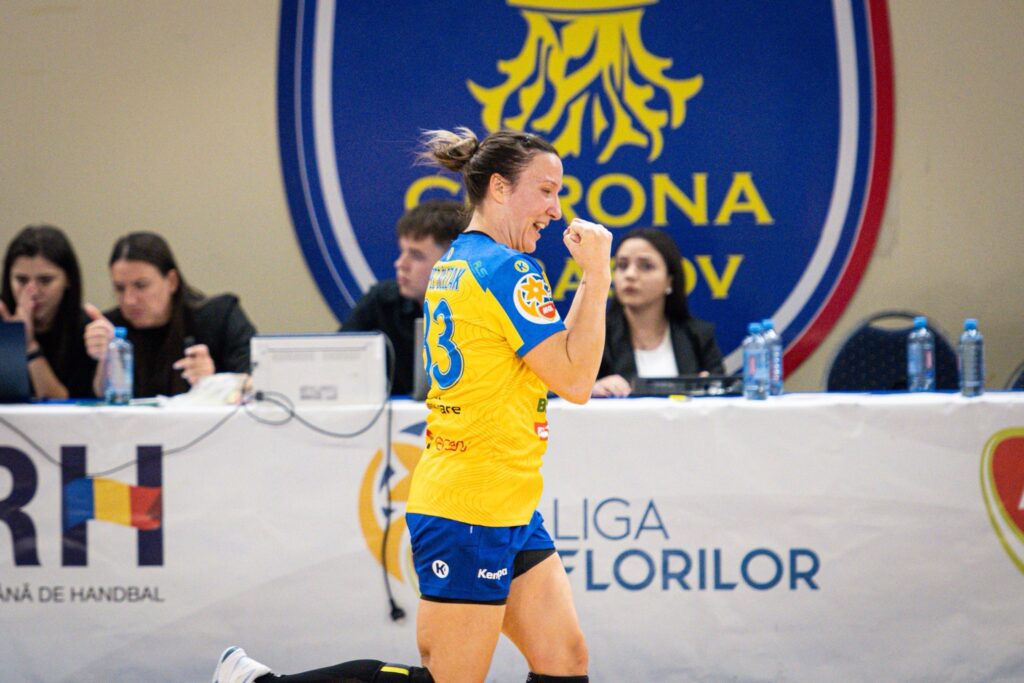 Şoc la Corona Braşov. Bogdan Burcea s-ar fi înţeles cu o altă echipă. 4 jucătoare ar pleca împreună cu tehnicianul 13 Şoc la Corona Braşov | MyTex.ro