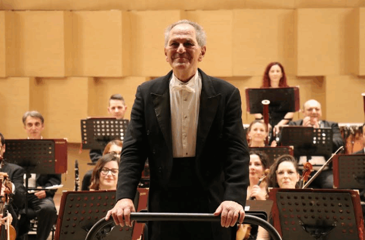 Maestrul Cristian Mandeal dirijează orchestra Filarmonicii Brașov | MyTex.ro