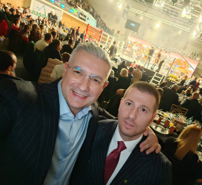 Dracula Boxing Show | MyTex.ro