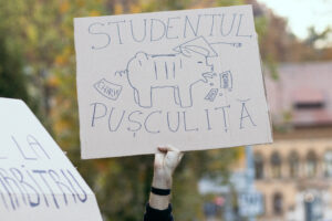 Studenții de la UNITBV protestează din nou în stradă (video) 22 Studenții de la UNITBV | MyTex.ro