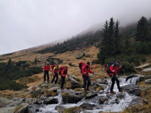 Salvamontiștii din Sibiu și Argeș intervin pentru recuperarea trupurilor a 3 turiști morți în Munții Făgăraș 3 salvamontiștii | MyTex.ro