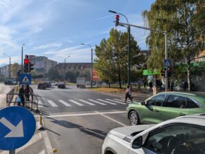 Semaforul care te oprește dacă depășești viteza legală | MyTex.ro