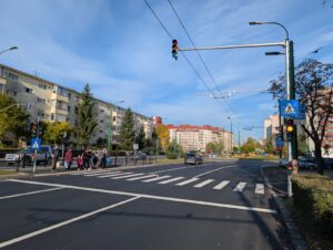Semaforul care te oprește dacă depășești viteza legală | MyTex.ro