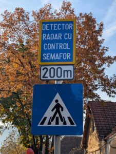 Semaforul care te oprește dacă depășești viteza legală | MyTex.ro