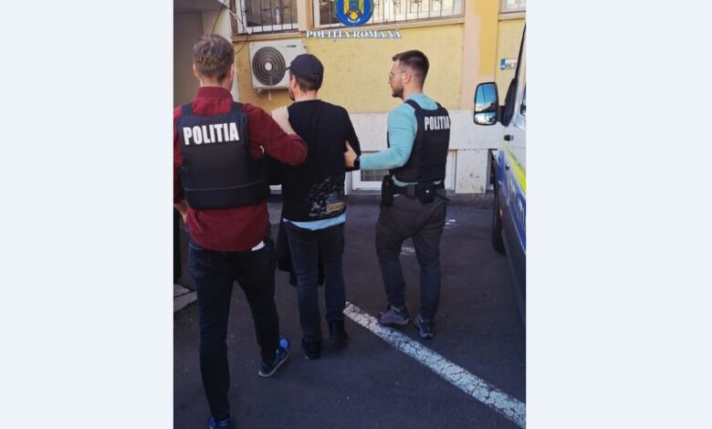 Un urmărit internațional care se ascundea într-o locuință din Brașov, „săltat“ de polițiști 1 urmărit internațional | MyTex.ro
