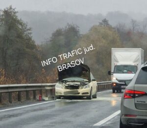 Un autoturism a luat foc pe DN 1, în județul Brașov! 2 Autoturism | MyTex.ro