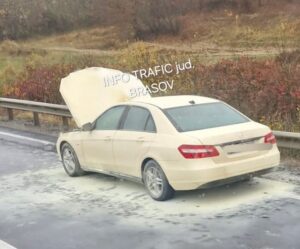 Un autoturism a luat foc pe DN 1, în județul Brașov! 3 Autoturism | MyTex.ro