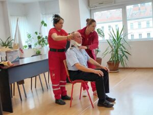 Polițiștii locali brașoveni, instruiți pentru a acorda prim-ajutor 1 Polițiștii locali | MyTex.ro