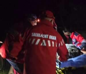 Salvamont Bran, intervenție de urgență pentru un bărbat de 88 de ani care ar fi suferit AVC 1 Salvamont Bran | MyTex.ro