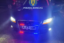 Tânăr de 18 ani, amendat cu peste 4.000 de lei pentru semnale luminoase și sonore la mașină. Poliția Română: „Dacă vrei să fii vizibil, poartă…” 5 șofer brașovean | MyTex.ro