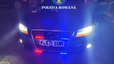Tânăr de 18 ani, amendat cu peste 4.000 de lei pentru semnale luminoase și sonore la mașină. Poliția Română: „Dacă vrei să fii vizibil, poartă…” 1 Tânăr | MyTex.ro