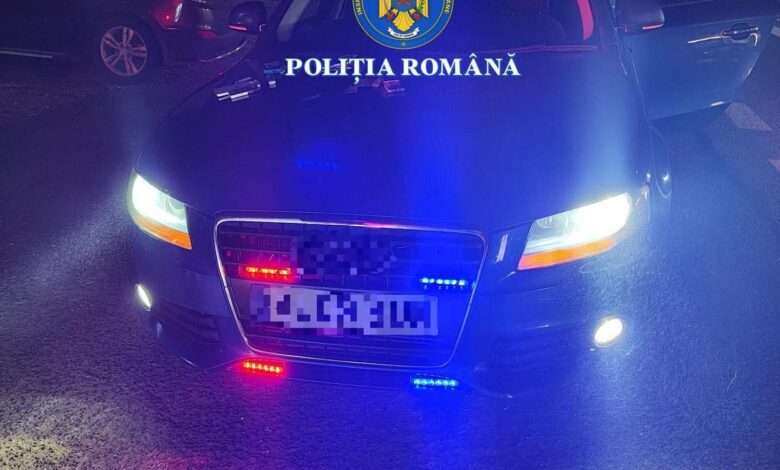Tânăr de 18 ani, amendat cu peste 4.000 de lei pentru semnale luminoase și sonore la mașină. Poliția Română: „Dacă vrei să fii vizibil, poartă…” 1 Tânăr | MyTex.ro