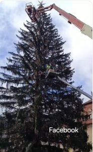 Brașovul se „îmbrăca" ușor - ușor de sărbătoare / Când se deschide Târgul de Crăciun 4 Brașovul | MyTex.ro