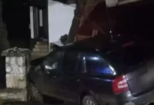 Țeavă de gaze lovită de un autoturism, pe DN 73! Opt persoane evacuate şi circulaţie oprită 3 microbuz | MyTex.ro