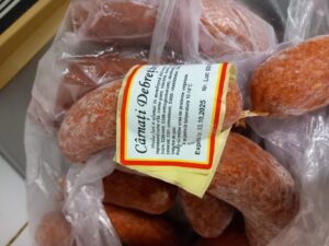 FOTO. Fructe „înghițite” de mucegai și produse expirate, „ofertele” dinainte de Black Friday 50 fructe | MyTex.ro