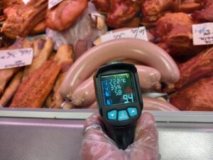 FOTO. Fructe „înghițite” de mucegai și produse expirate, „ofertele” dinainte de Black Friday 43 fructe | MyTex.ro