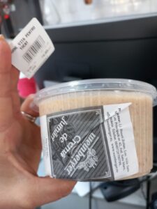 FOTO. Fructe „înghițite” de mucegai și produse expirate, „ofertele” dinainte de Black Friday 45 fructe | MyTex.ro