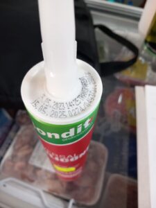 FOTO. Fructe „înghițite” de mucegai și produse expirate, „ofertele” dinainte de Black Friday 48 fructe | MyTex.ro